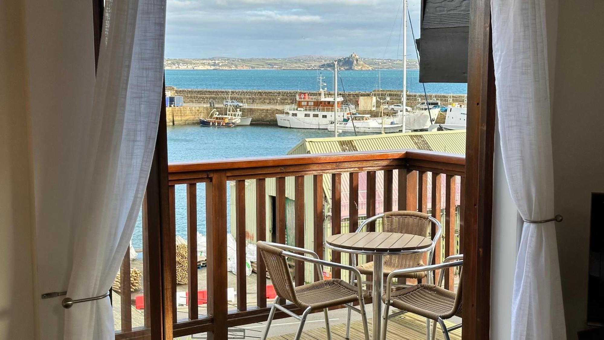 Penthouse 3 - Spacious Harbourside Apartment With Stunning Sea Views Penzance Extérieur photo