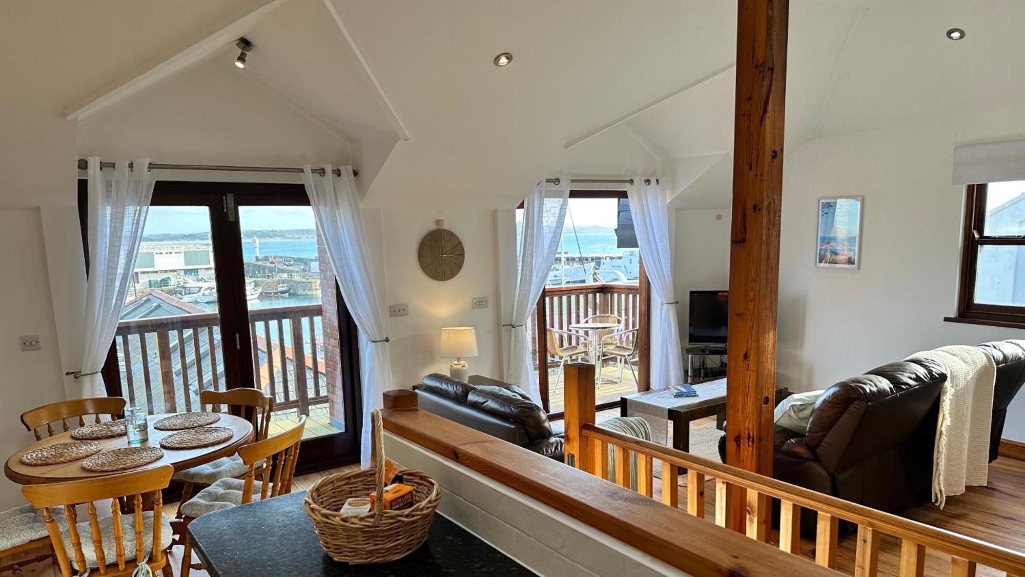Penthouse 3 - Spacious Harbourside Apartment With Stunning Sea Views Penzance Extérieur photo